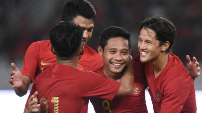 Para pemain Timnas Indonesia rayakan gol.