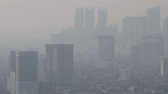 Posisi Jakarta sempat beberapa kali berada di peringkat teratas kota dengan polusi udara terburuk di dunia.