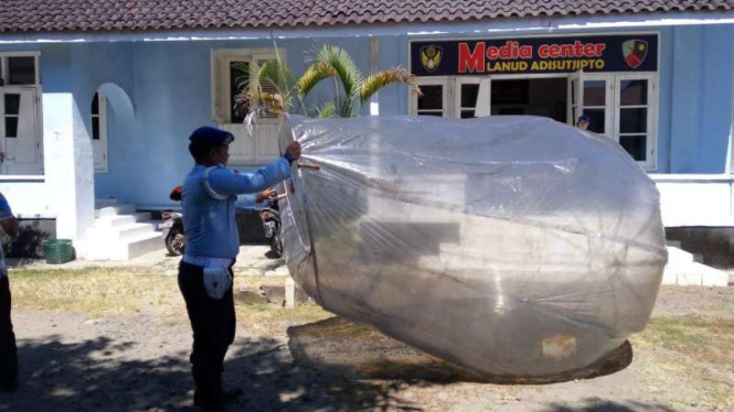 Balon udara di Bandara Adisutjipto.