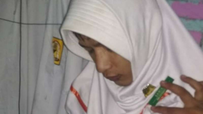 Seorang pemuda yang menyamar menjadi wanita ditangkap polisi setelah kedapatan mencuri di sebuah rumah indekos khusus wanita di kawasan Kalangasari, Neglasari, Tangerang, Banten.