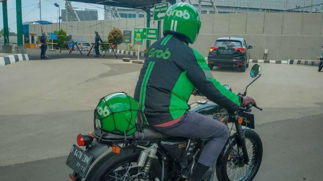 Pengemudi ojek online Grab Indonesia 