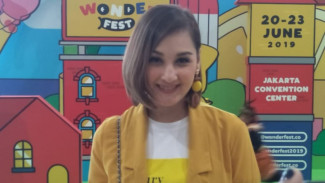 Trik Mona Ratuliu Cegah Anak Kecanduan Gadget