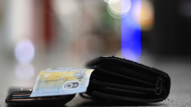 Di Indonesia 32 persen mengembalikan dompet berisi uang yang mereka temukan di jalan.