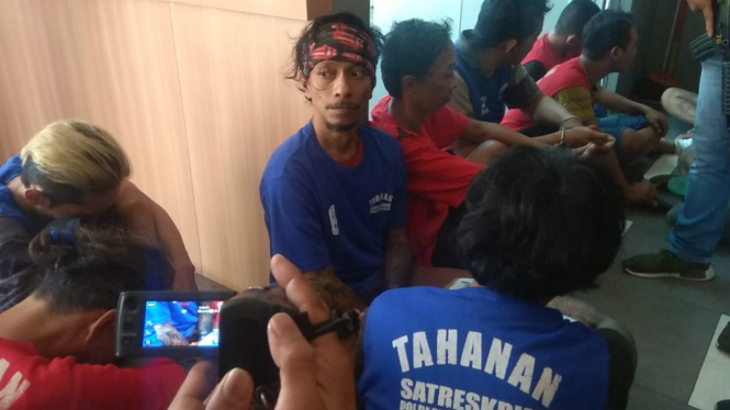 Bassist Boomerang saat dirilis polisi di Markas Polrestabes Surabaya, Jawa Timur, pada Jumat, 21 Juni 2019. 

