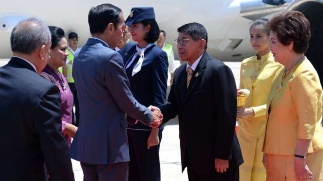 Presiden Jokowi disambut Wakil Perdana Menteri Thailand Urusan Legal Wissanu Krea-ngam.
