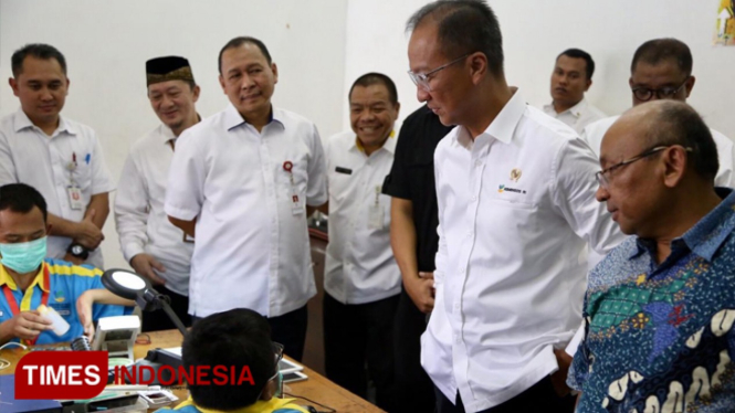 Mensos RI Agus Gumiwang Kartasasmita (kedua dari kanan) didampingi Dirjen Rehabilitasi Sosial Edi Suharto (Paling kanan). (Foto: Humas Kemensos for TIMES Indonesia).