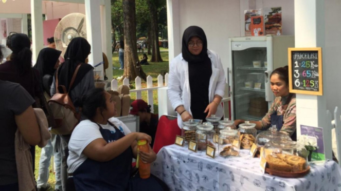 Acara bazar kreatif Semasa Piknik di Lapangan Banteng