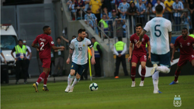 Aksi Lionel Messi di laga Qatar versus Argentina