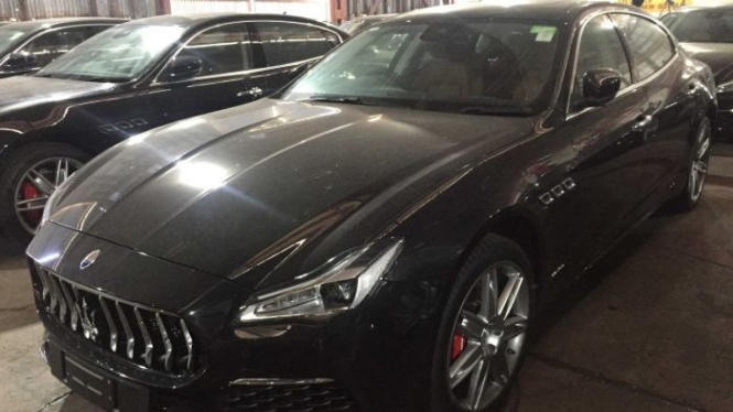Mobil-mobil mewah Maserati ini masih disimpan di Port Moresby walau KTT APEC sudah berakhir tujuh bulan lalu.