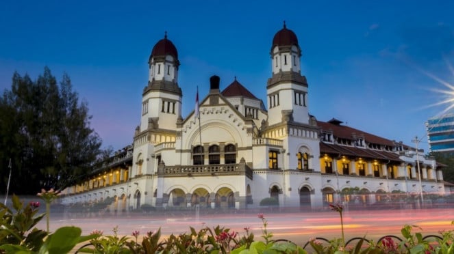 Ilustrasi wisata di Semarang.