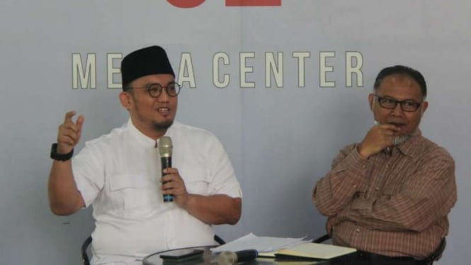 Koordinator Juru Bicara BPN Prabowo-Sandi, Dahnil Anzar Simanjuntak (kiri).