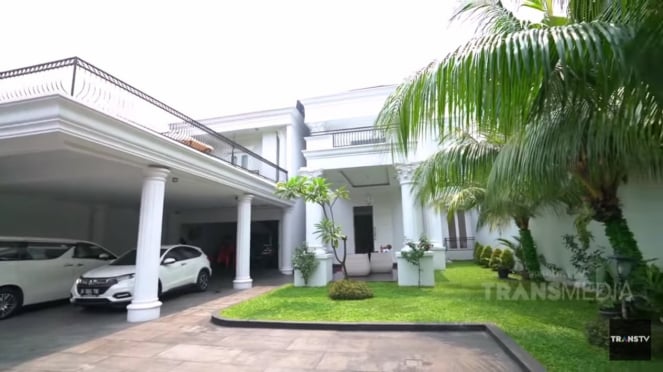 Intip Rumah  Mewah  Iis  Dahlia  Seharga Rp20 Miliar