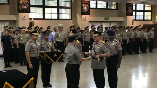 Upacara serah terima jabatan (sertijab) Kapolda Sumatera Selatan, dari Zulkarnain kepada Inspektur Jenderal Polisi Firli.  