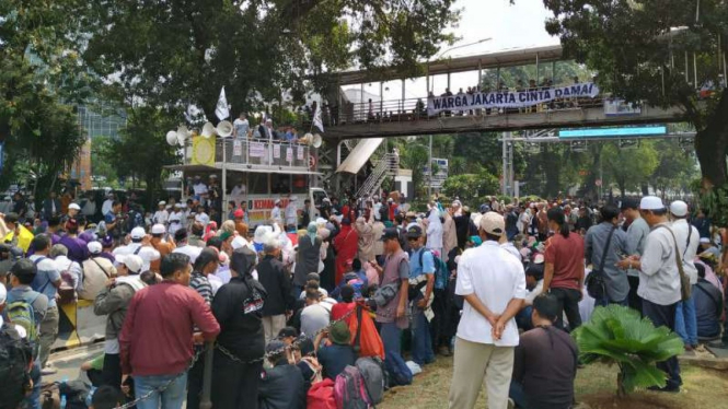 Unjuk rasa di Jalan Medan Merdeka Barat jelang putusan sengketa Pilpres 2019.