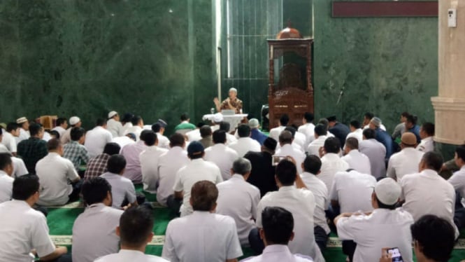 Ustaz Felix Siauw saat ceramah di masjid Balai Kota Jakarta, Rabu 26 Juni 2019.