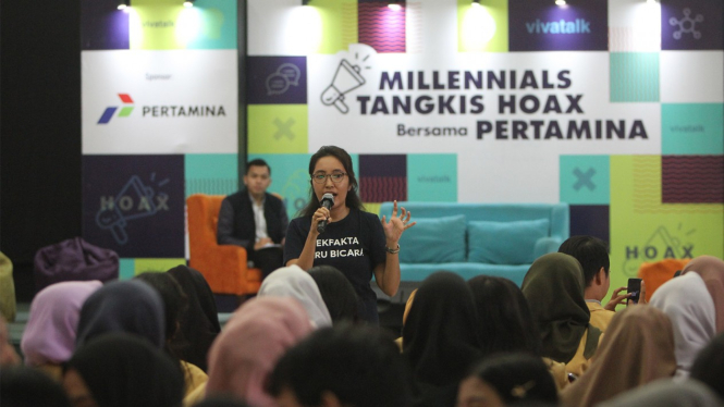Instruktur Hoax Busting, Ezra Natalyn, menjadi salah satu pembicara dalam diskusi "Millenials Tangkis Hoax" di Universitas Bhayangkara Jakarta Raya, Bekasi, Jawa Barat, Kamis, 27 Juni 2019.