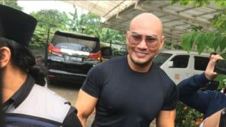 Rekam Video Tiktok Berbahaya, Deddy Corbuzier Disebut Gila