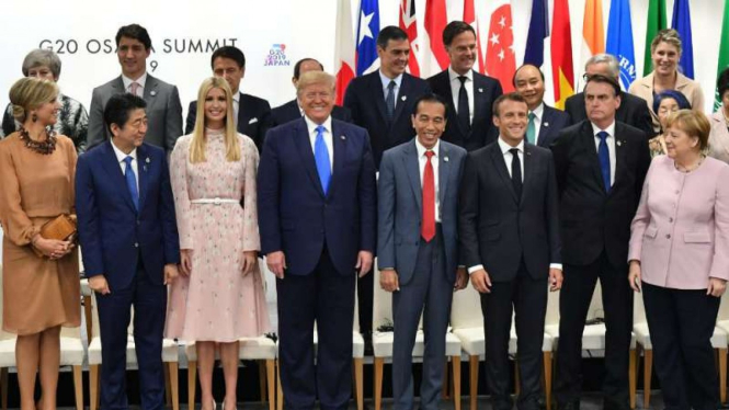 Presiden Jokowi dan sejumlah pemimpin negara saat Konferensi Tingkat Tinggi G20 