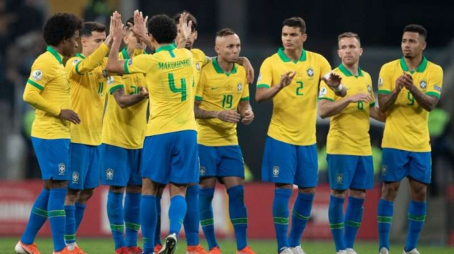 Para pemain Timnas Brasil merayakan kemenangan atas Paraguay