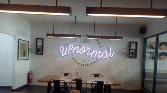 Upnormal Cafe