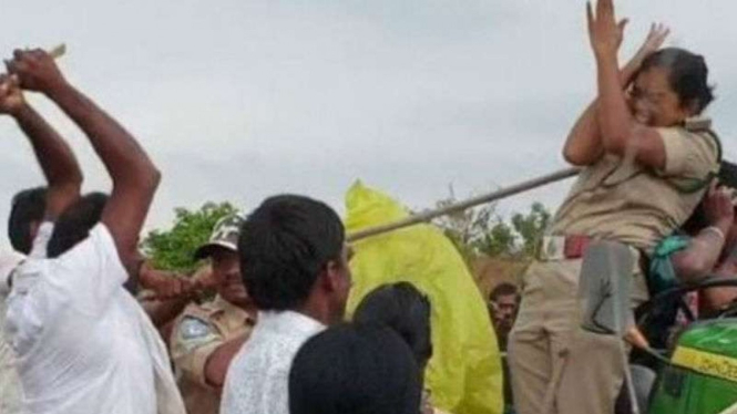 Petugas kehutanan di India dipukuli gerombolan dengan tongkat bambu