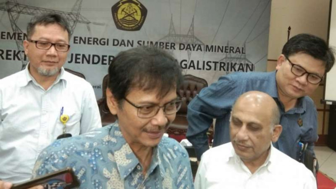 Direktur Jenderal Ketenagalistrikan Kementerian ESDM, Rida Mulyana (Tengah).