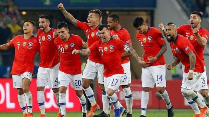Para pemain Timnas Chile merayakan kemenangan atas Kolombia di Copa America 2019