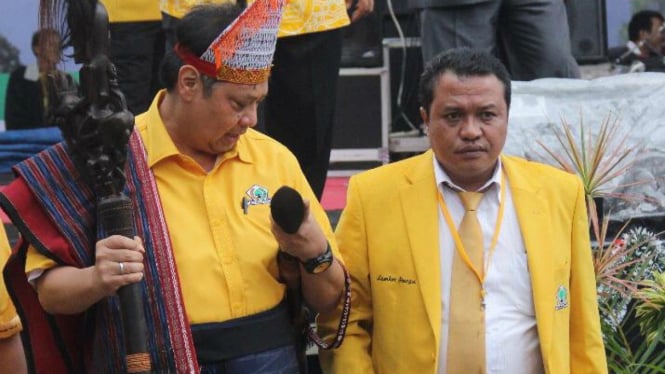 Ketua DPP Golkar Lamhot Sinaga (kanan) bersama Ketum AIrlangga Hartarto