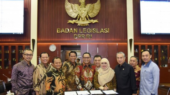 Rapat Pleno Badan Legislasi (Baleg) DPR RI yang dipimpin Ketua Baleg Supratman Andi Agtas secara aklamasi menyetujui RUU tentang Penanggulangan Bencana menjadi usul inisiatif DPR RI.