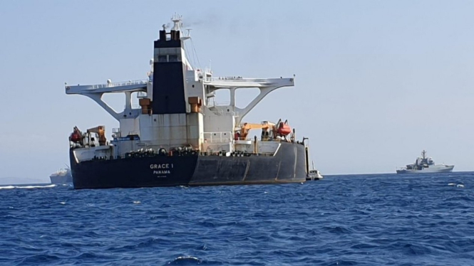 Kapal tanker Iran disita Marinir Inggris karena dicurigai membawa minyak ke Suriah.-(Reuters)