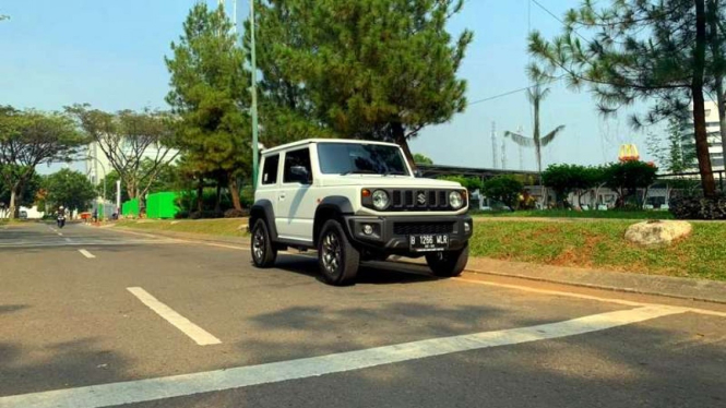 Suzuki Jimny baru