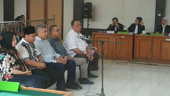 Lima komisioner Komisi Pemilihan Umum atau KPU Palembang menjalani sidang perdana kasus tindak pidana pemilu di Pengadilan Negeri Kelas 1A Khusus Palembang, Sumatera Selatan, Jumat, 5 Juli 2019.
