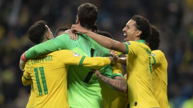 Para pemain Timnas Brasil merayakan kemenangan di Copa America 2019