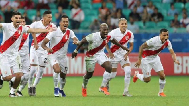 Para pemain Timnas Peru menang atas Chile di semifinal Copa America 2019
