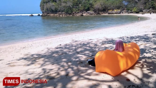 Pantai Banyu Meneng di Desa Sumberbening, Kecamatan Bantur, Kabupaten Malang (FOTO: TIMES Indonesia)