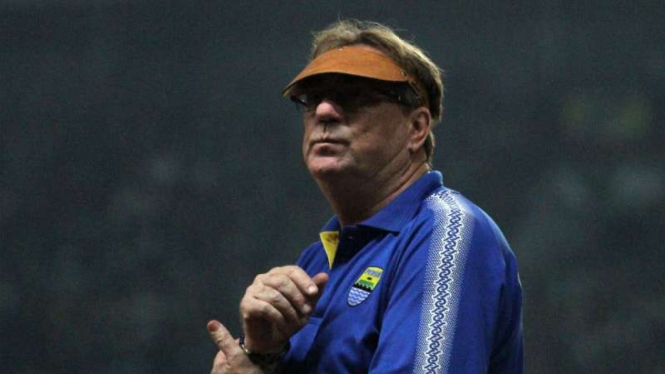 Pelatih Persib Bandung, Robert Rene Alberts.