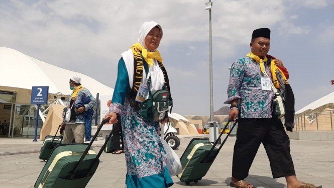 Kloter pertama Jemaah haji asal Surabaya tiba di Bandara AMAA Madinah