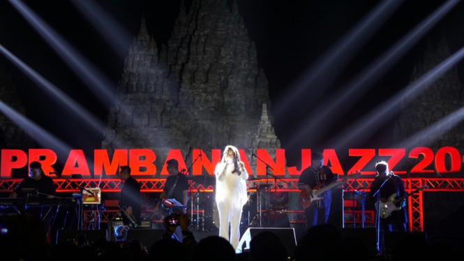 Yura Yunita di Prambanan Jazz 2019