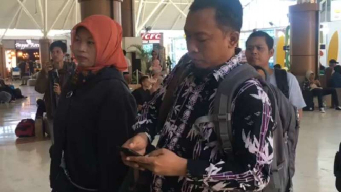 Terpidana pelanggaran Undang-Undang Informasi dan Transaksi Elektronik (ITE), Baiq Nuril, berangkat ke Jakarta untuk menemui Menteri Hukum dan Hak Asasi Manusia, Yasonna Laoly, Senin, 8 Juli 2019.