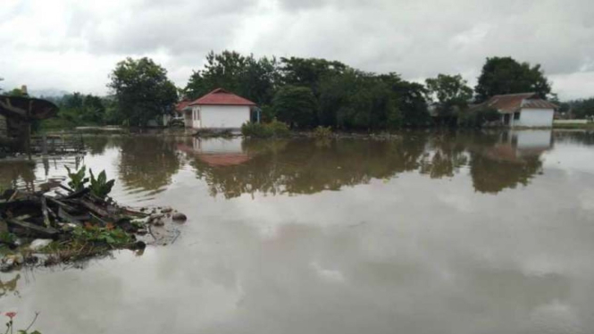 Ratusan rumah serta gedung sekolah di empat desa di Kabupaten Halmahera Tengah, 