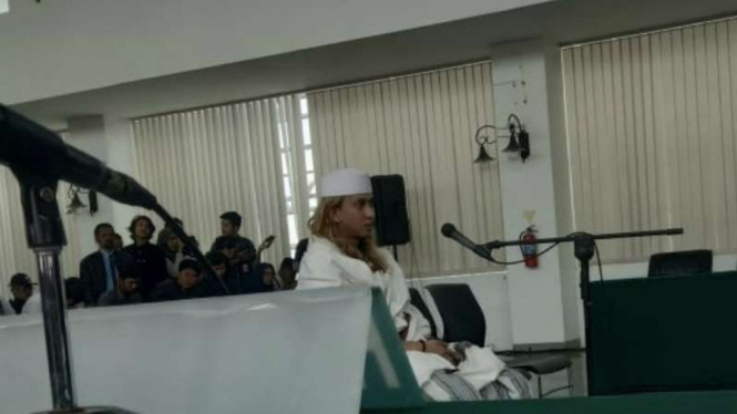 Terdakwa perkara penganiayaan anak, Bahar bin Smith alias Habib Bahar, dalam sidang dengan agenda pembacaan putusan di Pengadilan Negeri Bandung, Jawa Barat, Selasa, 9 Juli 2019.