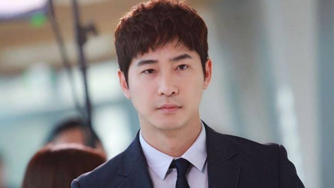 Kang Ji Hwan.