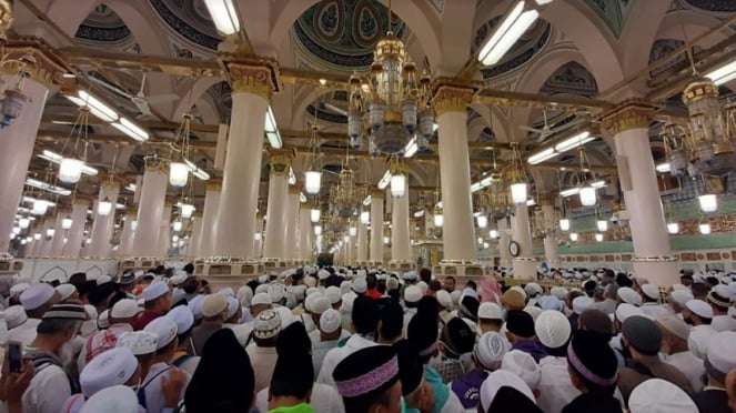 Suasana jemaah haji Indonesia saat menunaikan ibadah Arbain di Masjid Nabawi