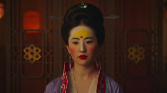 Liu YiFei sebagai Mulan.
