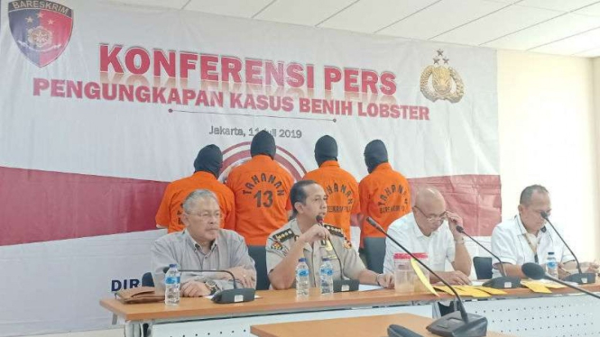 Konferensi pers pengungkapan kasus penyelundupan benih lobster.
