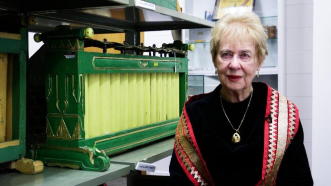 Professor Margaret Kartomi baru saja merayakan 50 tahun karirnya sebagai dosen dan peneliti bersama Monash University di bulan Juli 2019.