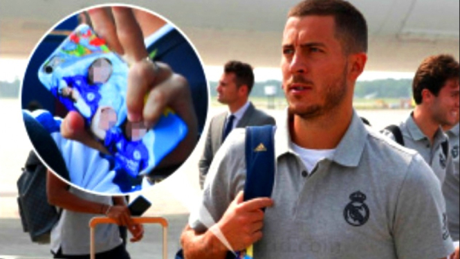 Penampakan casing handphone Eden Hazard masih bermotif Chelsea