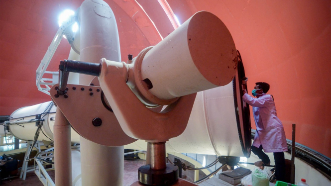 Perawatan Teleskop di Observatorium Bosscha