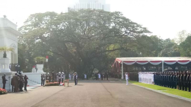 Presiden Joko Widodo melantik dan mengambil sumpah dalam Prasetya Perwira.