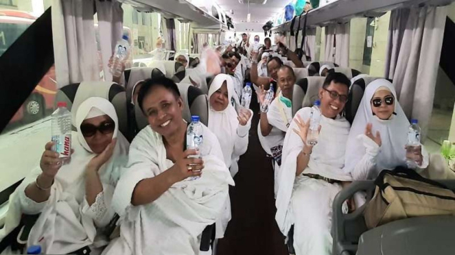 Peregrinos indonesios del Hajj vestidos con Ihram listos para ir a La Meca.  (Foto ilustrativa).